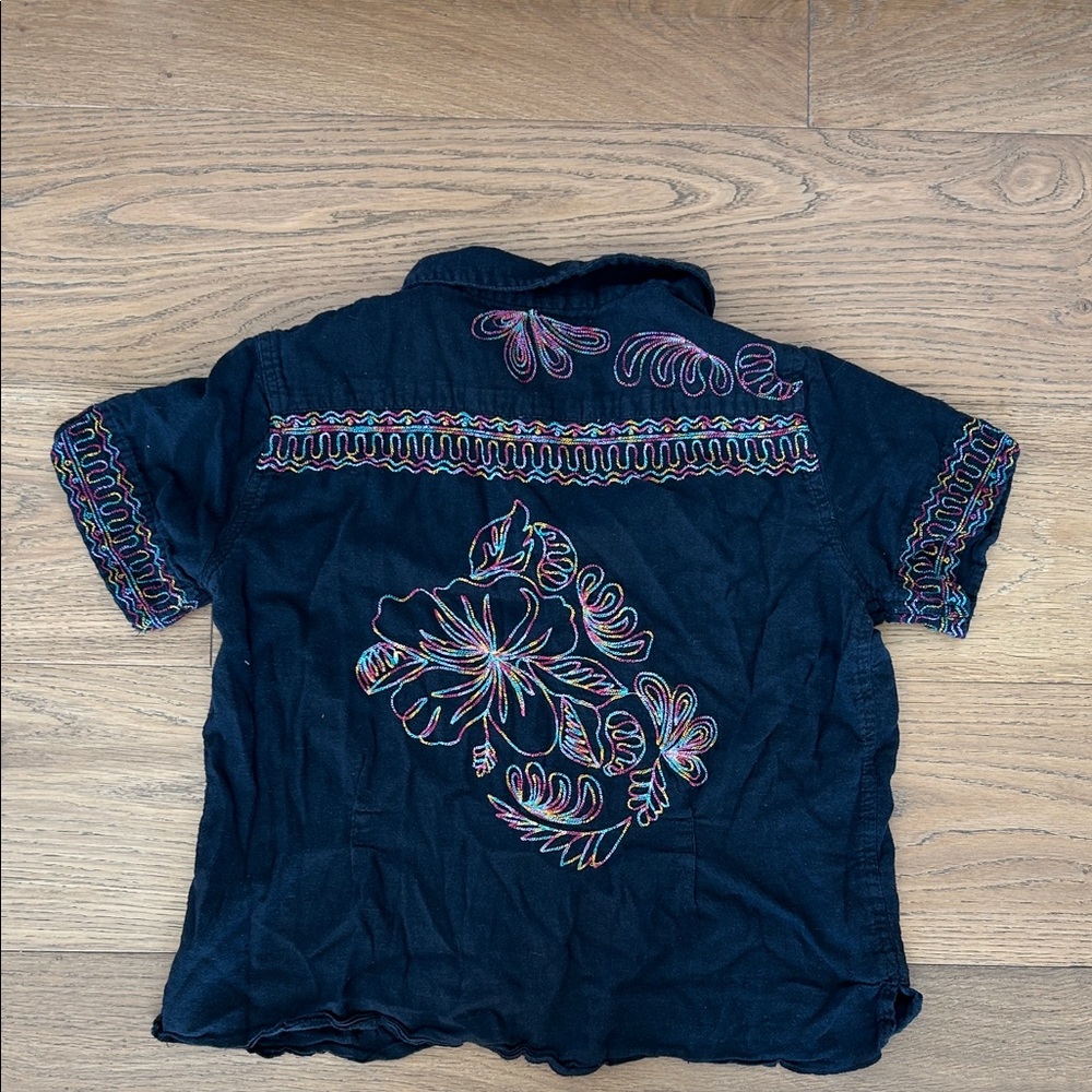 Urban Outfitters Black Shirt with Colorful Embroidery - Picture 6 of 8